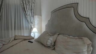 giamazing Young babe fucks sex toy