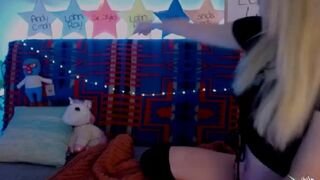 sweetdee Elegant chika massages juicy vagina