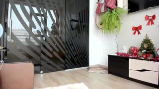 Onekiss1 Latin slut seduces with curvaceous