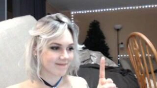 echocutie Courtesan takes off her tights; showing charms