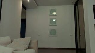 smart_cat Incendiary babe dabbles with a vibrator