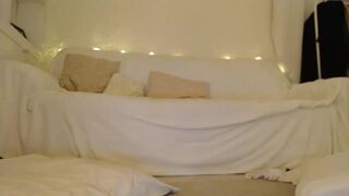 yummyumns Slut fucks the cap with his fingers