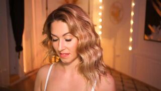 lovelylollly Cute queen gently caresses her pussy