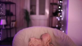 meow_s chaturbate Cute curva fucks pussy with dildos