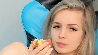 yesonee chaturbate Naughty queen masturbates pussy with phallus