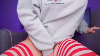 Nacre_Victoire onlyfans Pussy in stockings caresses the cap