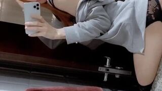 Jessica onlyfans Charming girl having fun with sex toy