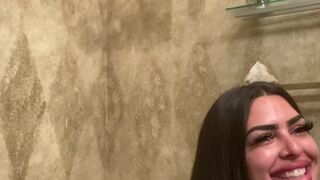 Aliza Jane onlyfans shows off her milking