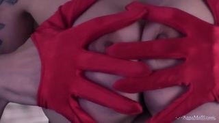 AnnaMolli Red-haired beauty fucks her pussy