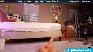 heatherbby9 pretty girl fingering pussy in  private e