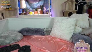 vivid_whit chaturbate Awesome bitch seduces with beautiful forms