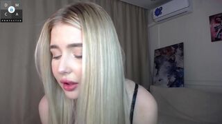 cute18cute chaturbate Lustful nipple presses the vagina