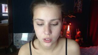 aliciaalvarez chaturbate Gorgeous chick fucks pussy with phallus