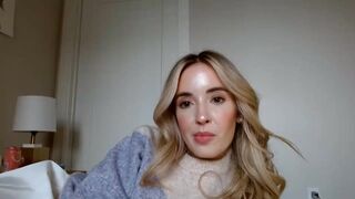 vegansoda chaturbate Long haired slut caresses sex lips