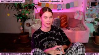 onlinegirl_ myfreecams Petite brunette babe sucking dildo
