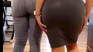 NEIVA MARA onlyfans Luxurious blonde passionately pulls pussy