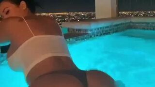 yinethcolombiana onlyfans Cute babe licks dildo