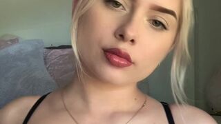 Tianna aka tiannaann onlyfans Attractive lady relish fucks vagina with a sex toy