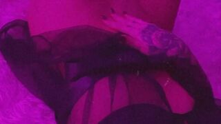 Siegexxx onlyfans  jerking pregnant