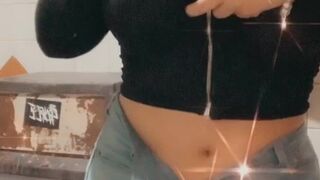 jadeykinz onlyfans Sexy babe showed her tits