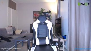 liaisonsdangereuses wonderful woman gently pulls pussy