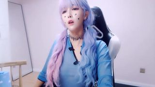 cute_dami cute female fucks cunt with phallus