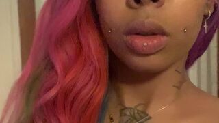 iambarbiechann onlyfans Skinny beauty jerks off in her shower