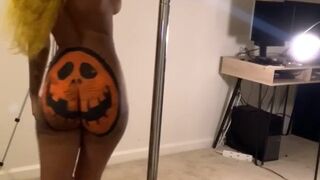 iambarbiechann onlyfans Tattooed bitch gets fucked by lucky