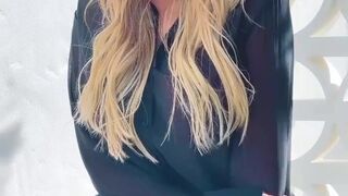 Gee Gentle aka onlyfans Sexy babe dancing striptease