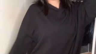 Alle Cakes aka allecakes onlyfans Busty Babe Shows Forms