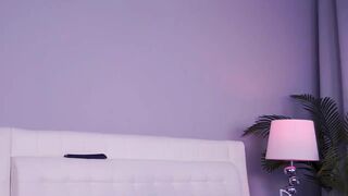 kittycaitlin chaturbate Busty chick talks in french