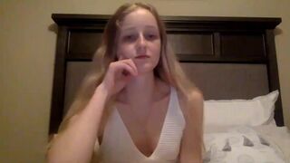 peachezzs chaturbate Cute blonde fucks herself with a phallus