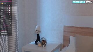 beatris_mils chaturbate Blissful bitch pulls pussy