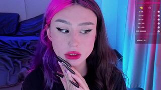 amysplit chaturbate Full skin pulls the cap with a phallus