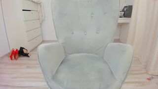 dariaa_doll chaturbate Busty curvy strips on camera