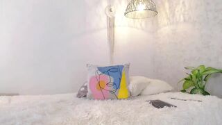 grettabenett_ chaturbate Shy fan shows shaved cunt