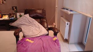 pola88  naughty queen masturbates pussy with phallus