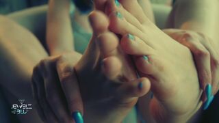 Jewelzblu onlyfans Stunning beauty Zara poses in erotic outfit