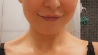 Francysbelle onlyfans  fucks her pussy