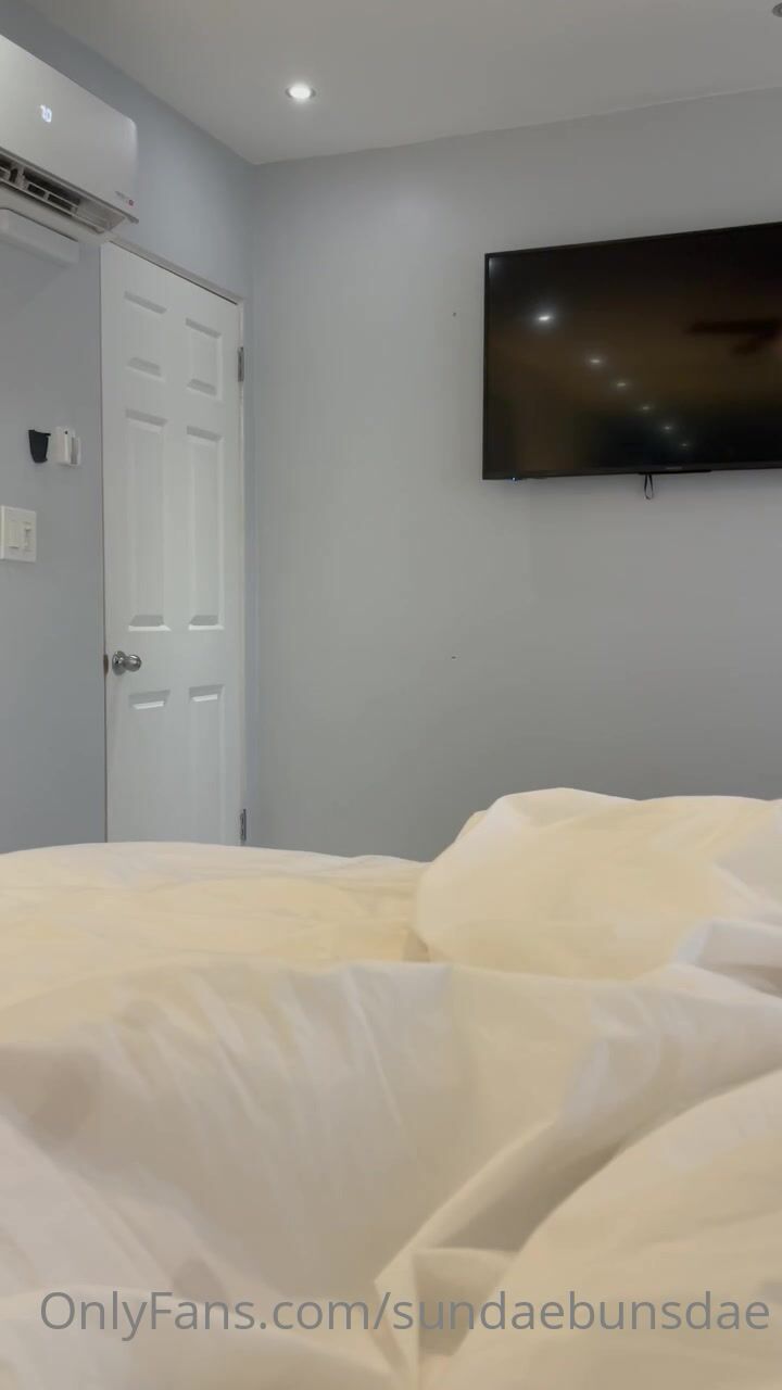 Mia Falls aka sundaebunsdae onlyfans Slim bitch erotically undressed