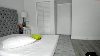 theislandgirl chaturbate Dude licks shaved cunt girlfriend