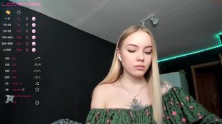 ur_sweet_lily chaturbate Long haired slut caresses sex lips