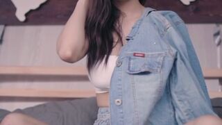 bunny_ged onlyfans Hot prostitute masturbating pussy with her hand