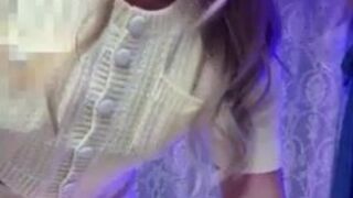 queensiyeon onlyfans Gentle slut fucks herself with a phallus