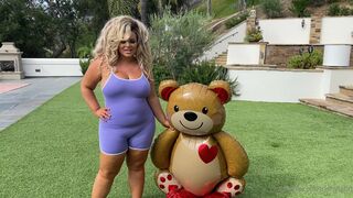 trishyland onlyfans  takes off her clothes