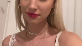 Dgaf aka Bella Rome aka dilfenergy onlyfans Juicy babe fucks her shaved pussy