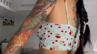 kattmodel onlyfans Tattooed babe fucks both holes