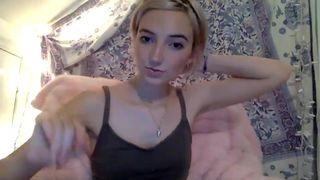 arabellafucks cute girl pulls sex lips