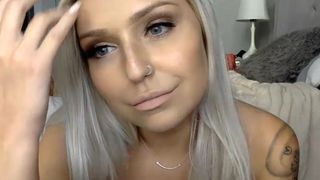 kissmytitspls latin slut brightly fingering shaved holes