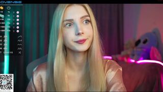 oh_honey_ chaturbate  juicy babe creases her tits